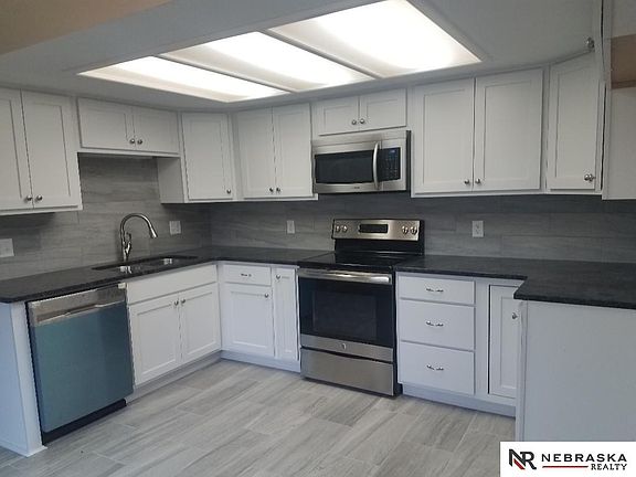 3rd image of 2515 S 152nd Cir