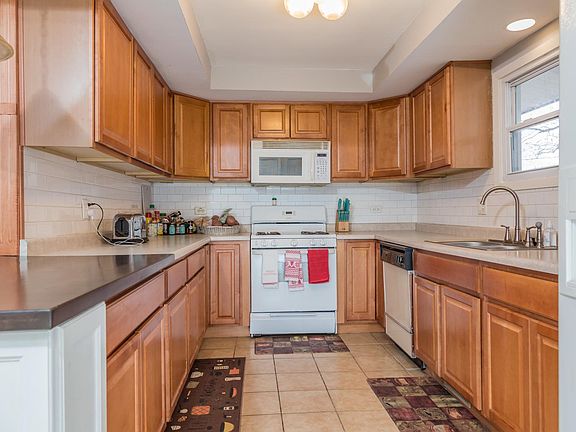 3rd image of 159 Austin Ave