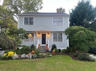 18 Irvine Rd, Old Greenwich, CT 06870