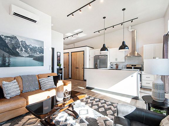 5th image of 220 King St #15