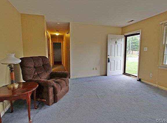 4th image of 340 Argyll Cir