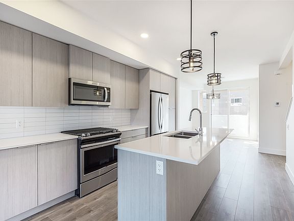 3rd image of 720 Valley Rd #43