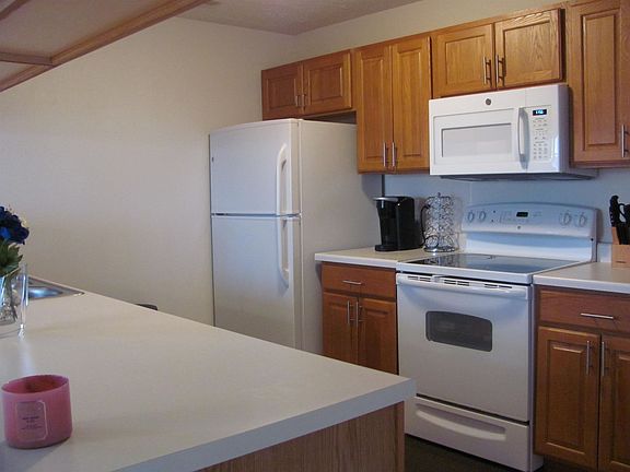 4th image of 15609 Sierra Ct S