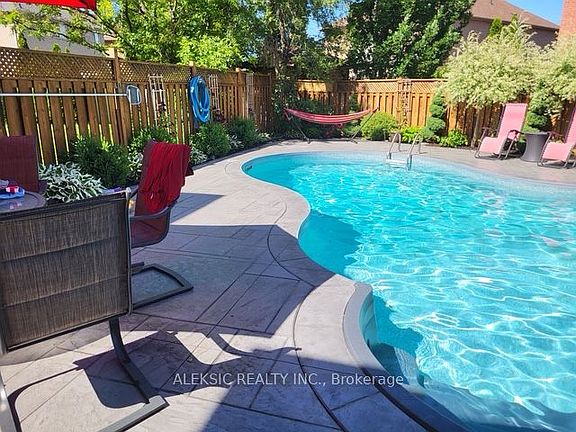 2nd image of 33 Hillpath Cres