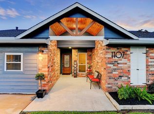 1107 Union Valley Dr, Pearland, TX 77581