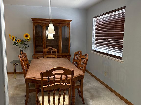 2nd image of 10524 Chapala Pl NE