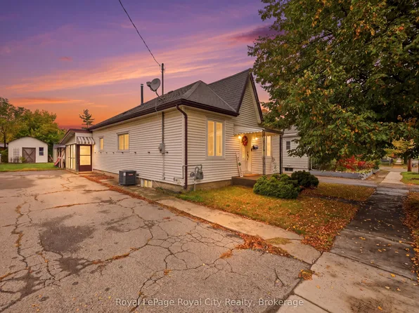 22 Hill Ave, Brantford, ON N3R 4G9