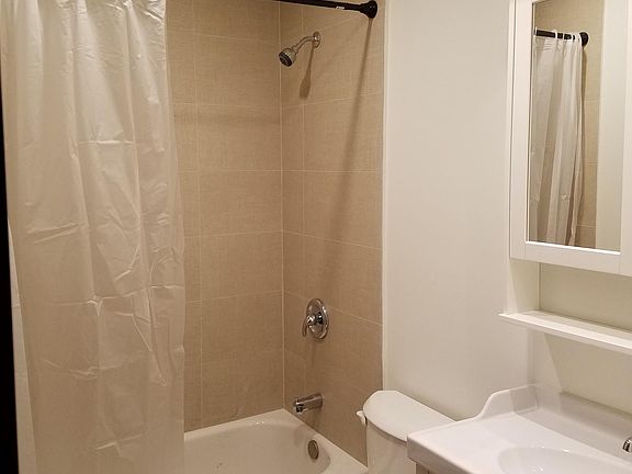 5th image of 1010 Garnett Pl #1
