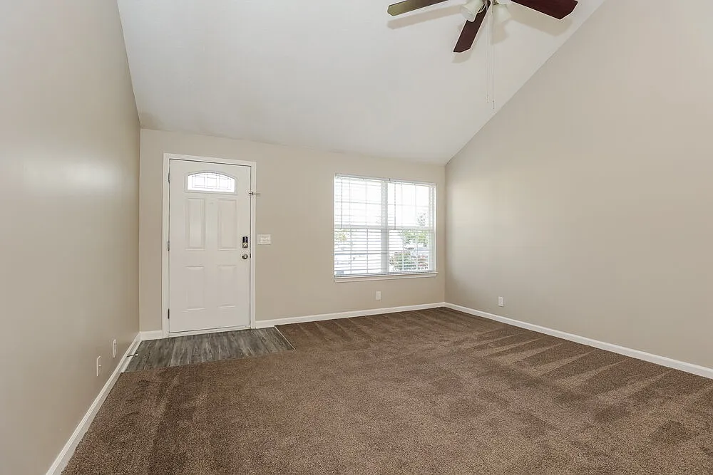3 bed, 2.0 bath, 1224 sqft, $2,065 — Photo 4