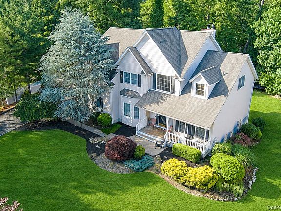 3rd image of 6 Anton Court