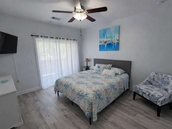 100 Gateway Dr #114, Holly Ridge, NC 28445