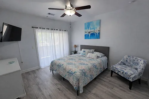100 Gateway Dr Photo 1