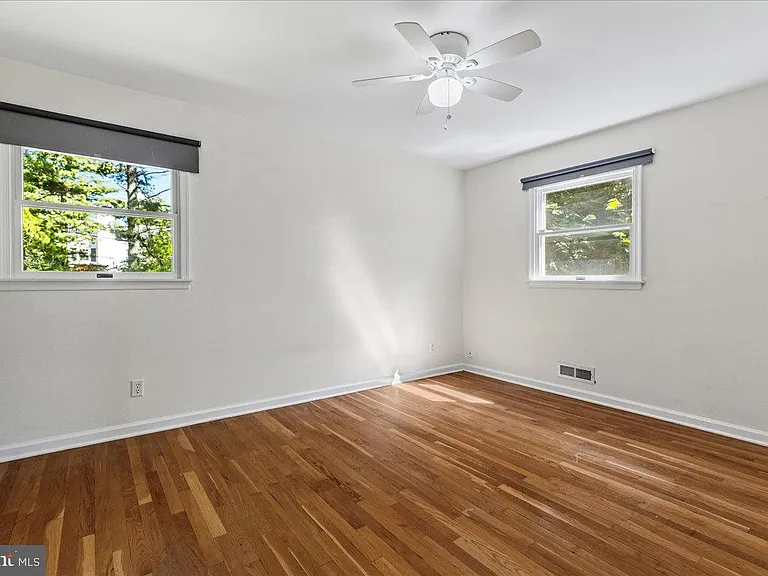 38 Robert Rd — Photo 20