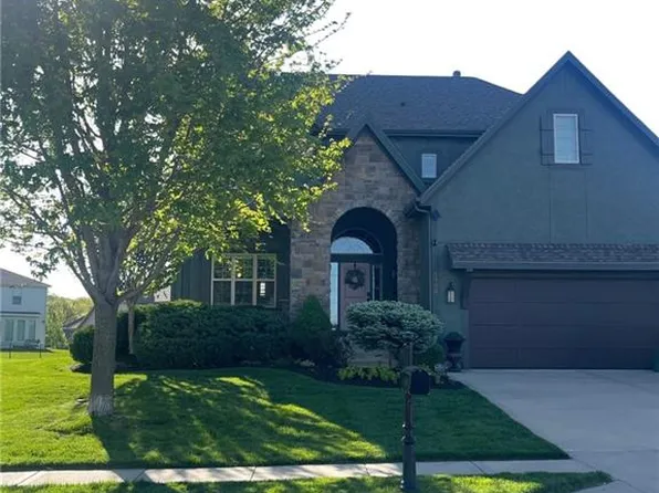 6484 N Whitetail Way, Parkville, MO 64152