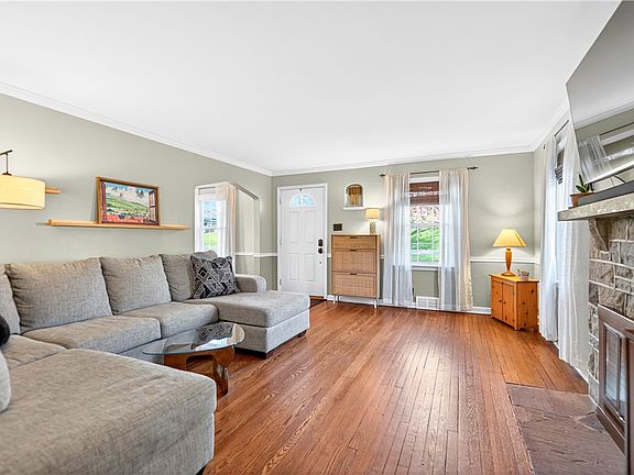 4th image of 2808 Herron Ln