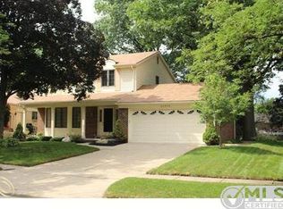 34574 Pinehurst Dr, Livonia, MI 48154