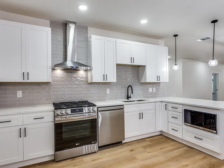 2101 Fairmount Ave — Photo 8