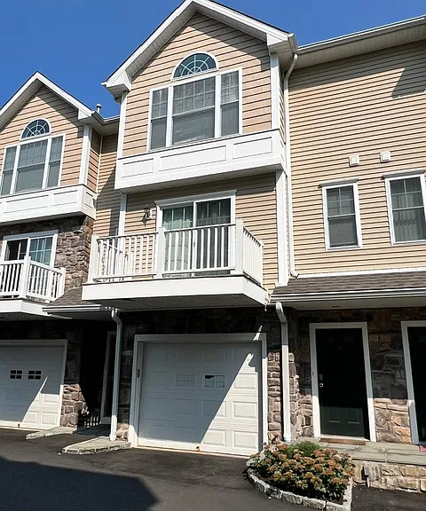 85 Camp Ave #8B — Photo 1
