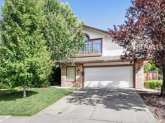 3rd image of 2424 Carr Ct
