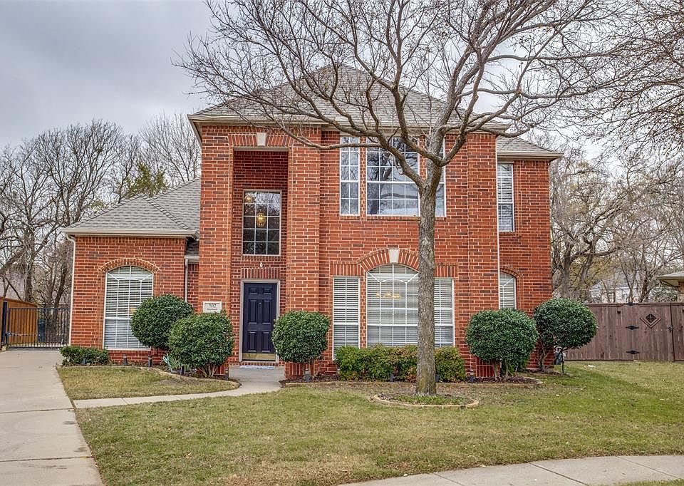 1st image of 302 Bardwell Dr