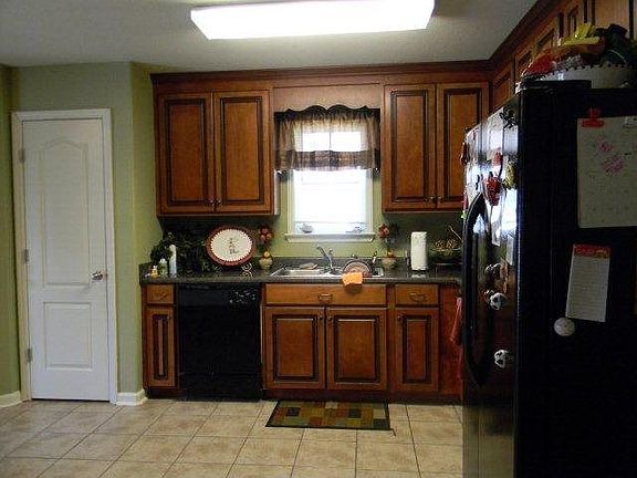 3rd image of 1805 Chestnut Dr