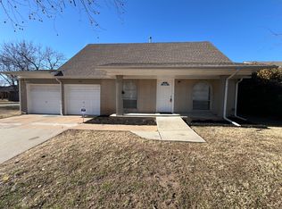 981 NW 5th St, Moore, OK 73160