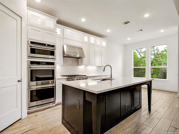 3rd image of 2939 McKinnie Park