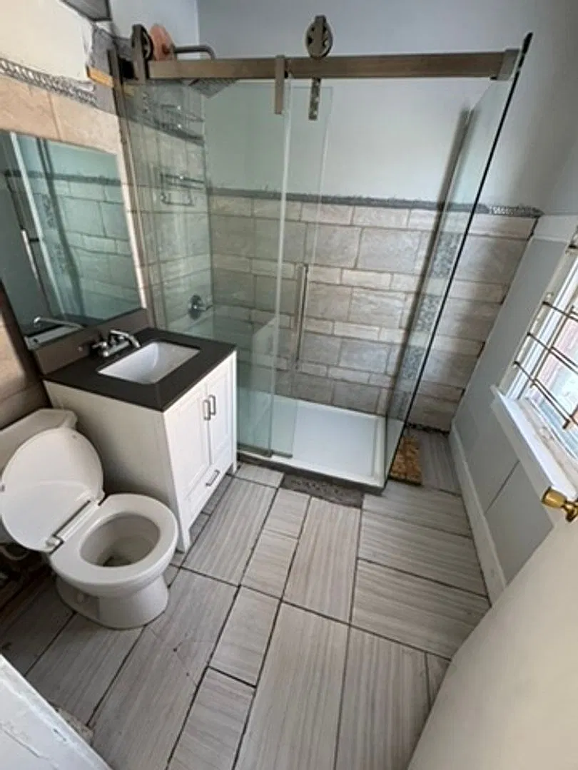Updated 3-bedroom single family house available NOW! — Photo 2