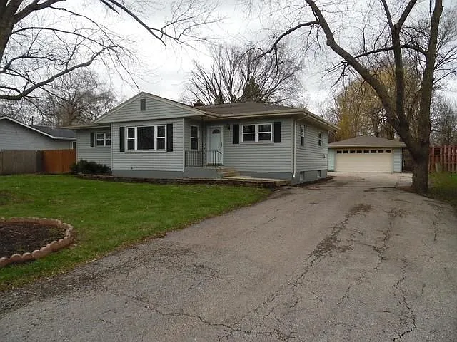 10 W Bryn Mawr Ave photo 1