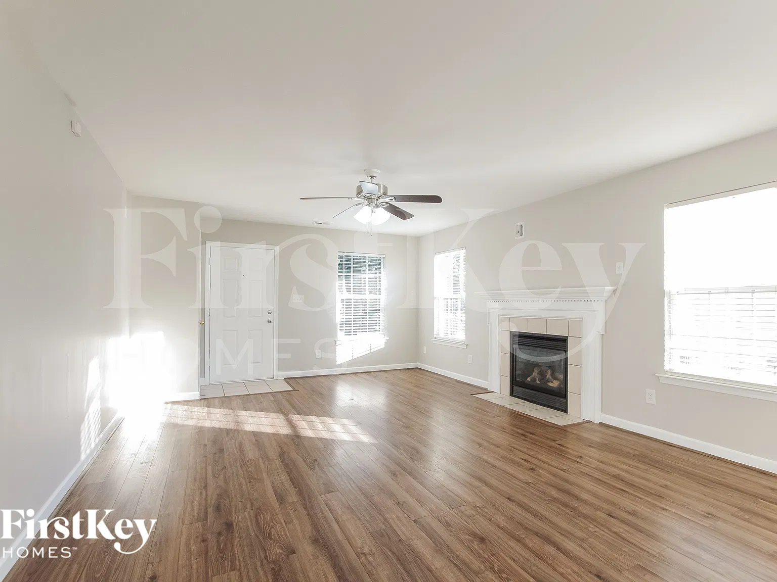 4 bed, 2.5 bath, 1974 sqft, $2,460 — Photo 3