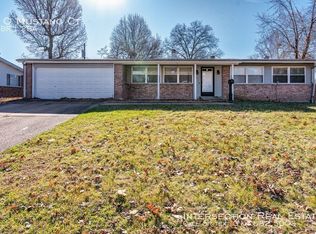 10 Mustang Ct, Florissant, MO 63033