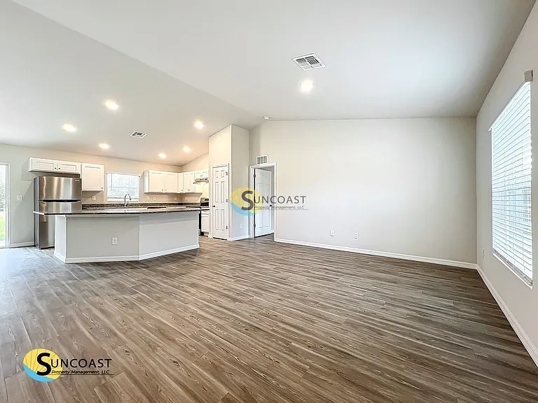 4415 NE 22nd Ct — Photo 5
