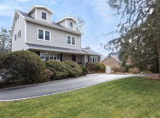 12 Burrwood Ct, East Northport, NY 11731