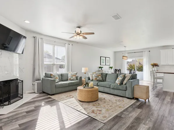 1005 Oakcrest Dr, Aubrey, TX 76227