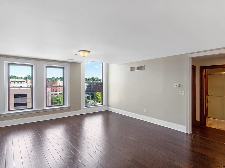 510 Broadway St #3H — Photo 9