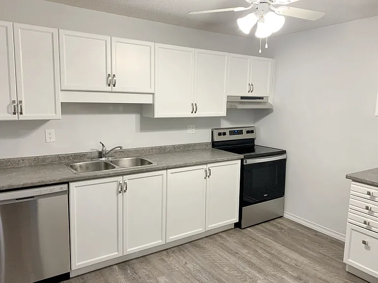 315 Margaret Ave — Photo 10