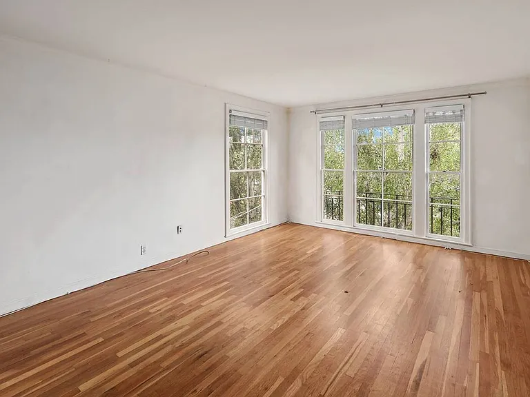 1452 Floribunda Ave — Photo 2