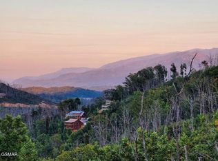 605 Wiley Oakley Dr, Gatlinburg, TN 37738