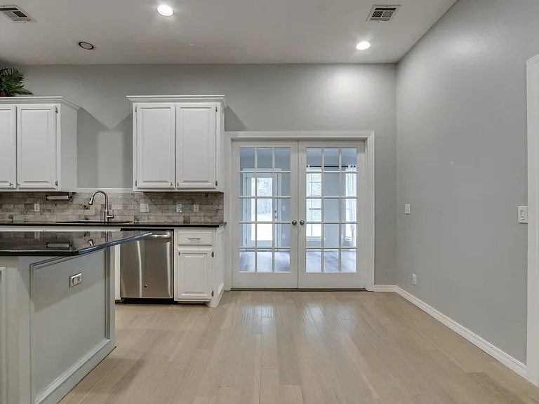 2701 Shady Tree Ln — Photo 10