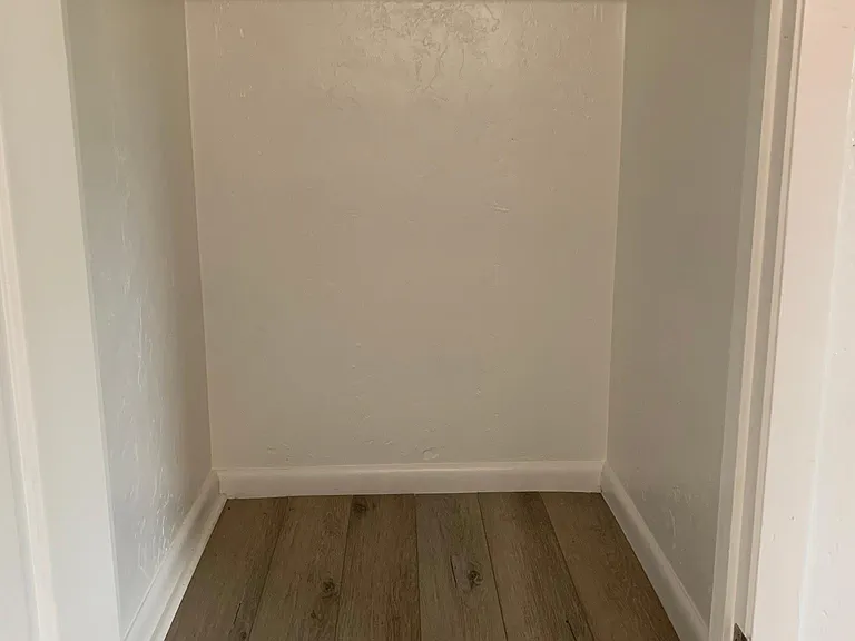 2307 SW 32nd Pl — Photo 12