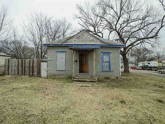 2nd image of 1302 E Harvey Ave