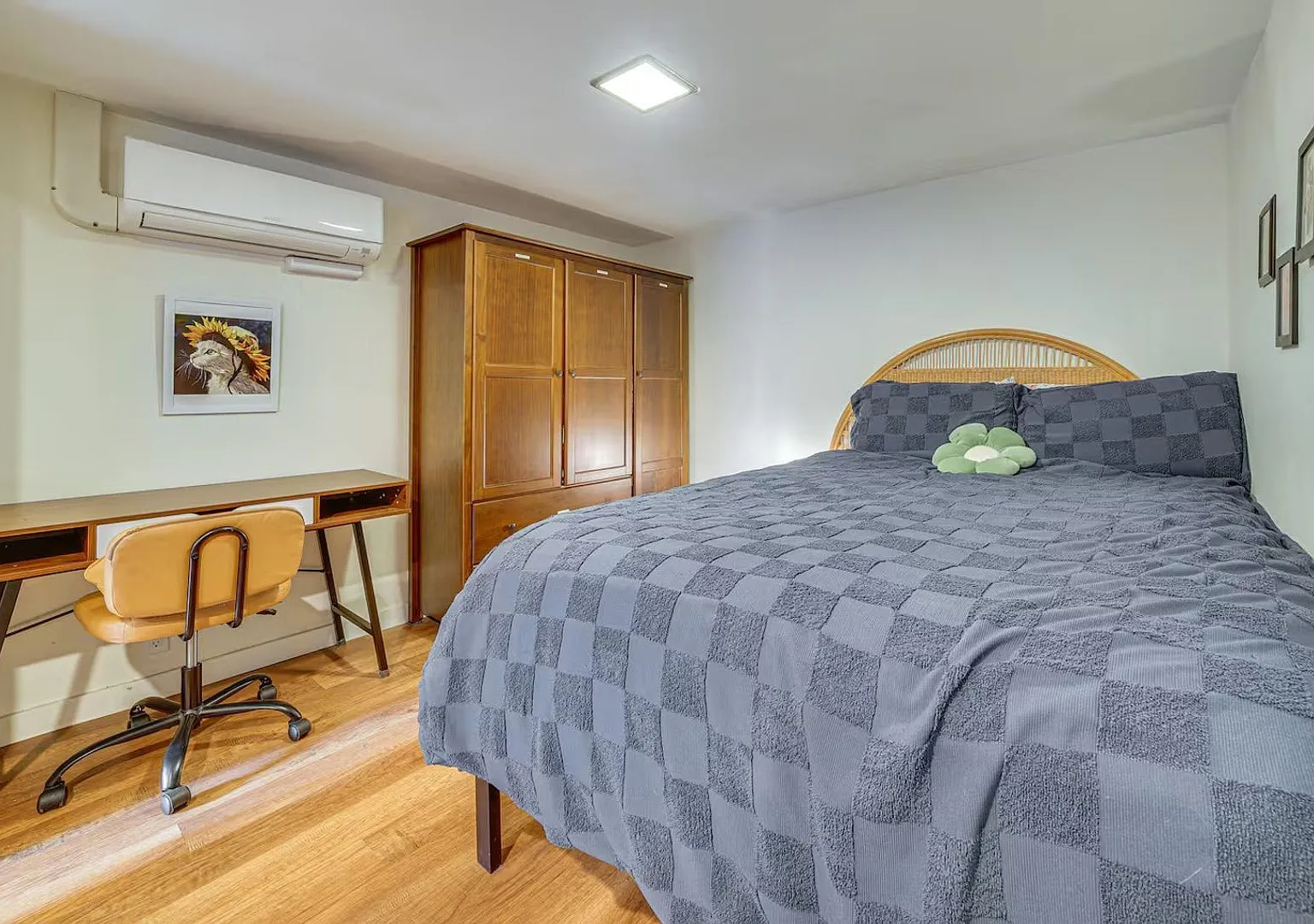 Charming 1BR lower level unit in Burien, hottub, no pet fee, EV charger, fully fenced yard, firepit — Photo 1