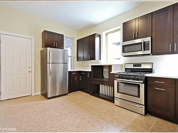 3rd image of 2415 N Sawyer Ave #2