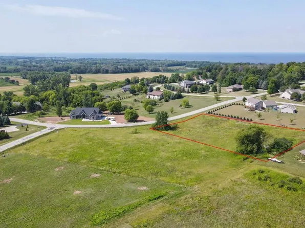 W5246 Campbell Dr, Hilbert, WI 54129