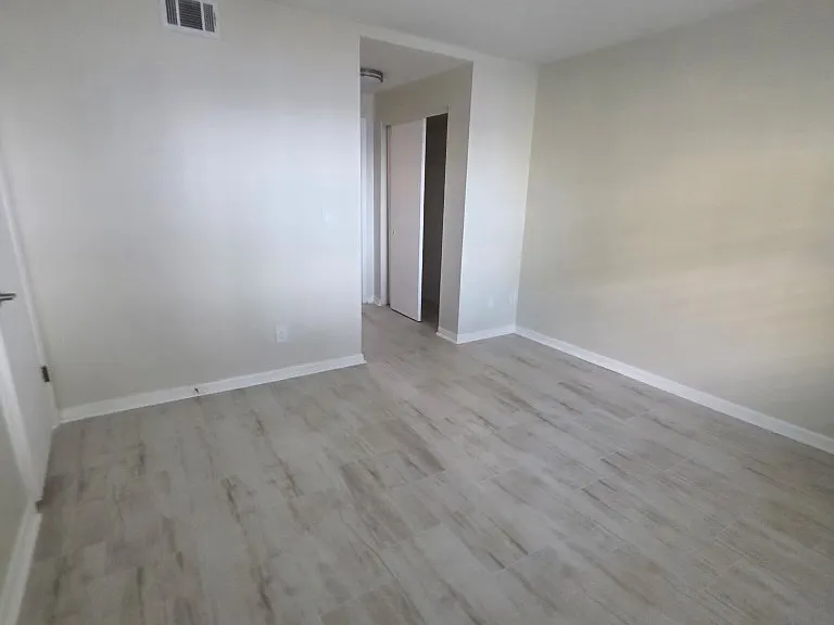 656 W Osceola St — Photo 17