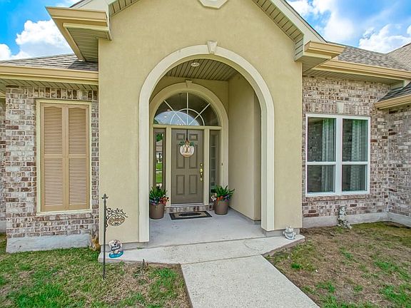 3rd image of 214 Hawthorn Dr