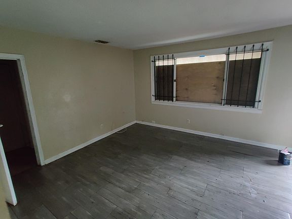 4th image of 905 Erie Ave