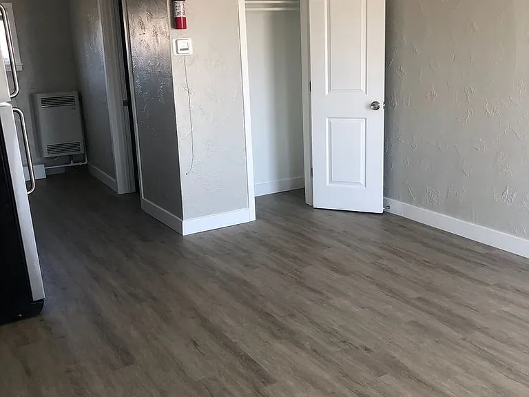 Garden City Flats — Photo 15