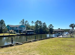 101 Locust Ln, Pass Christian, MS 39571