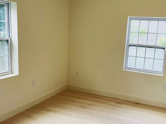 2nd image of 3B Crescent St